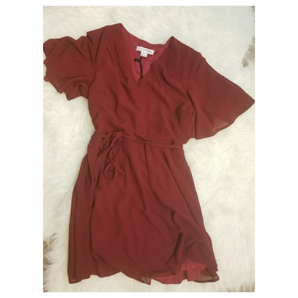 One left, small. Red butterfly sleeve dress - Picture 3 of 4